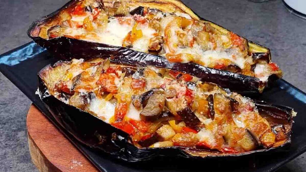 Eggplants stuffed with peppers and cheese - EASY TO COOK