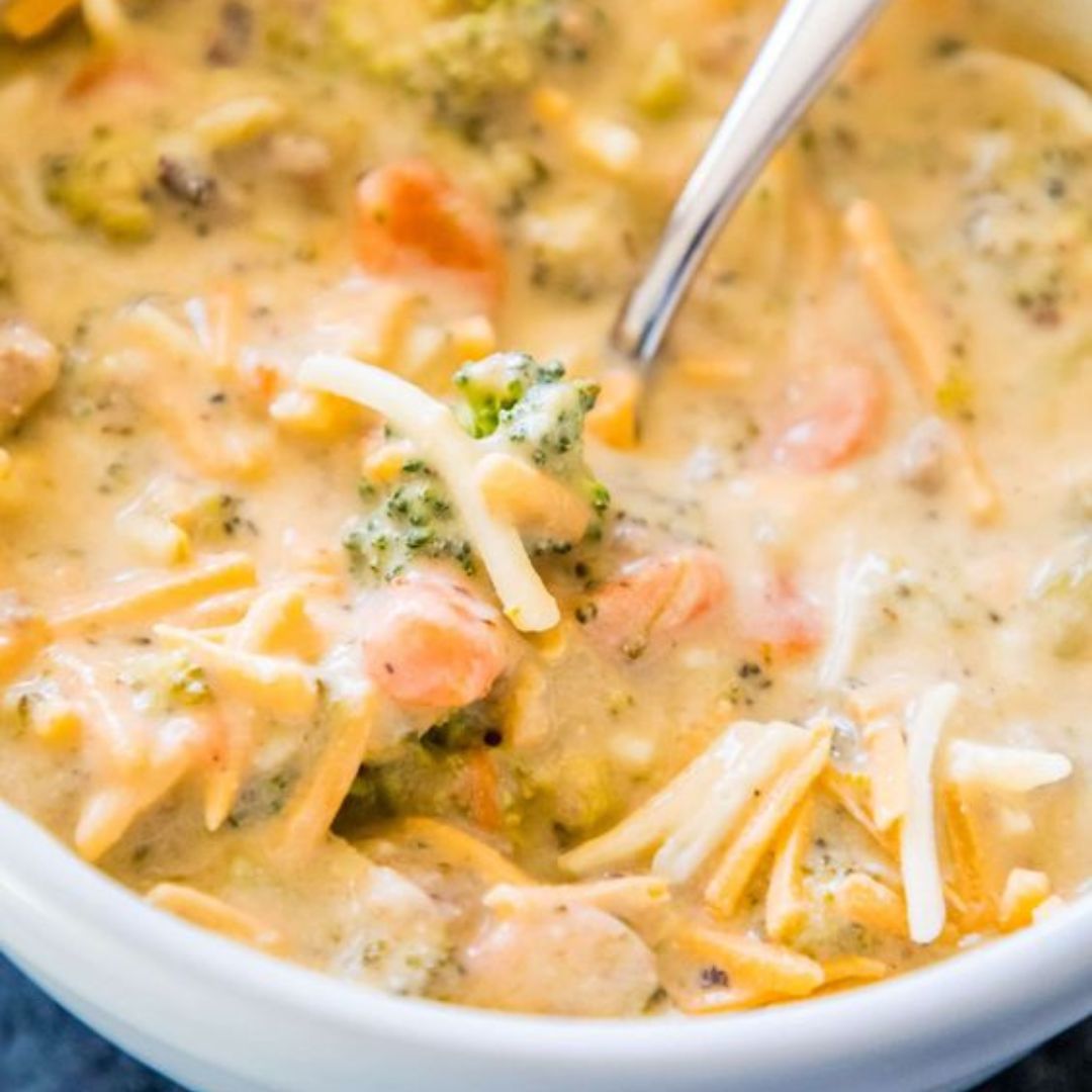 Creamy Slow Cooker Broccoli & Cheese Soup: A Comforting Delight - EASY ...